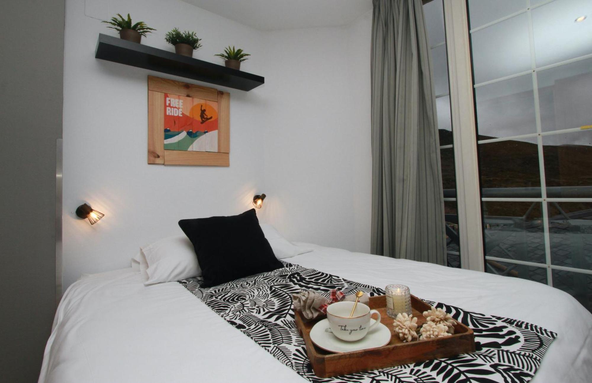 Inside Plaza Sierra Nevada Apartment Room photo