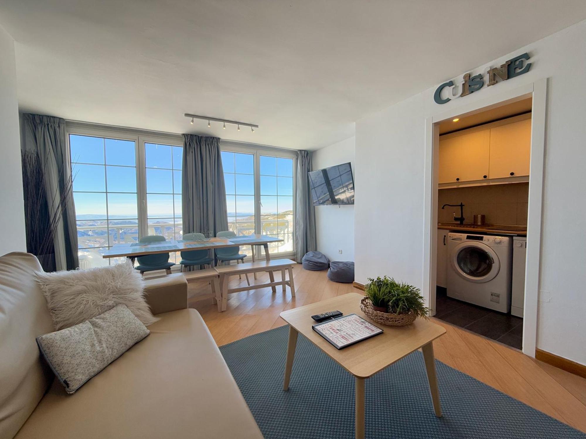 Inside Plaza Sierra Nevada Apartment Room photo