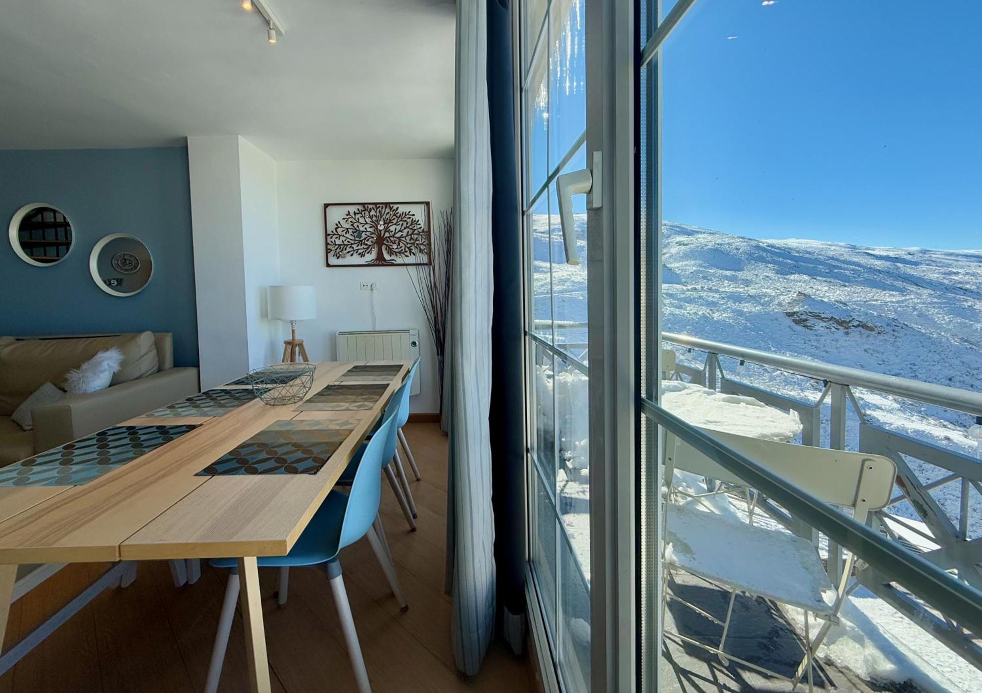 Inside Plaza Sierra Nevada Apartment Room photo