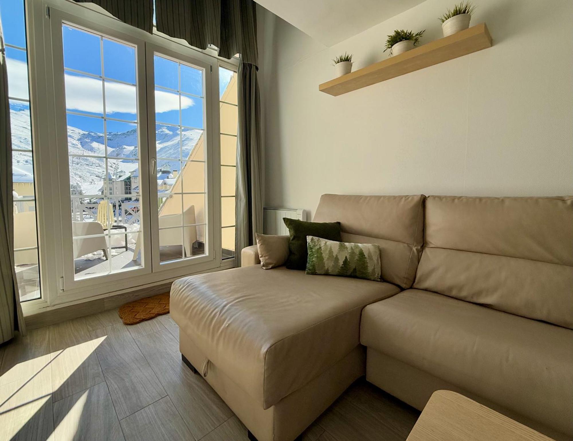 Inside Plaza Sierra Nevada Apartment Room photo