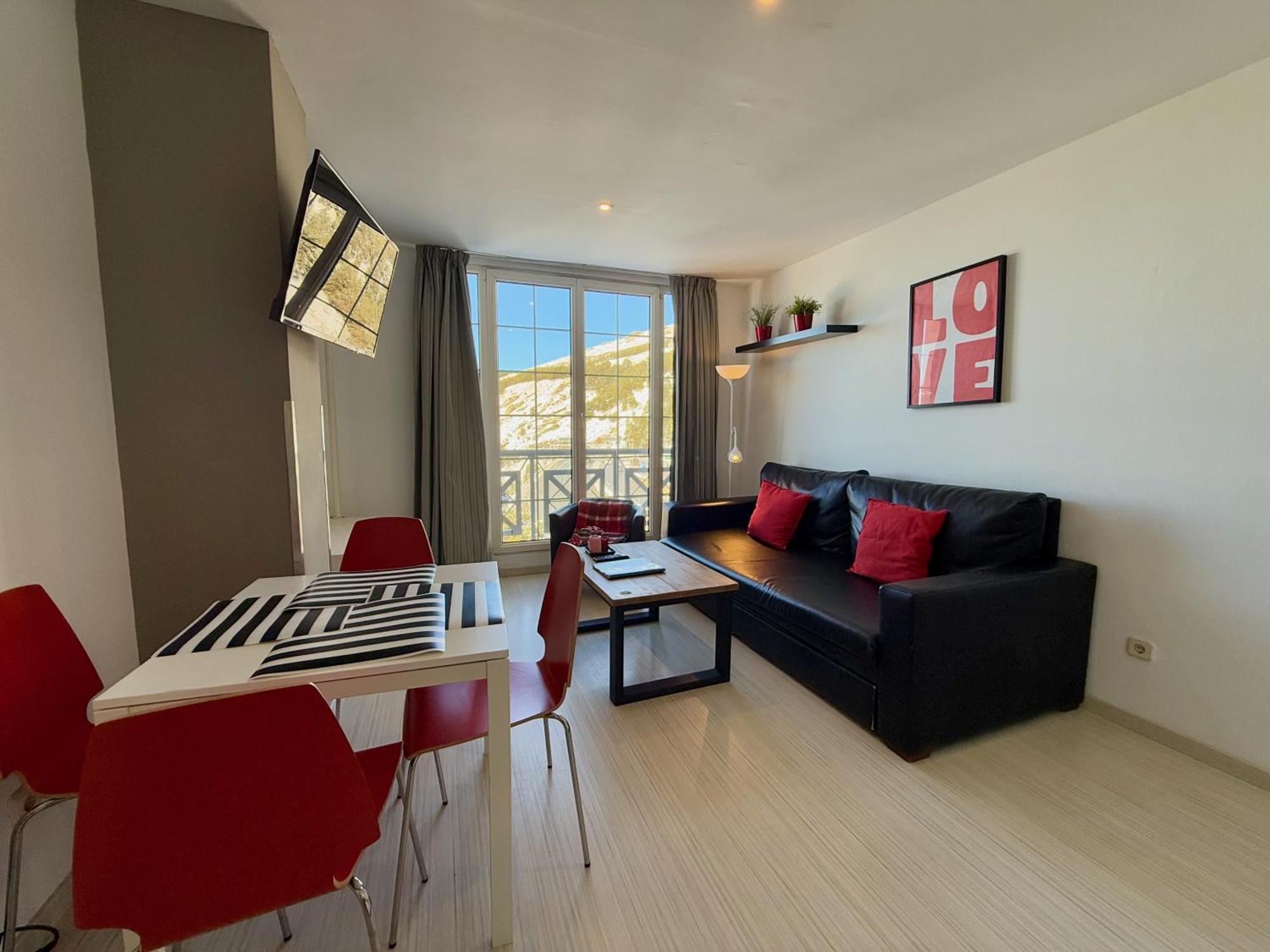 Inside Plaza Sierra Nevada Apartment Room photo