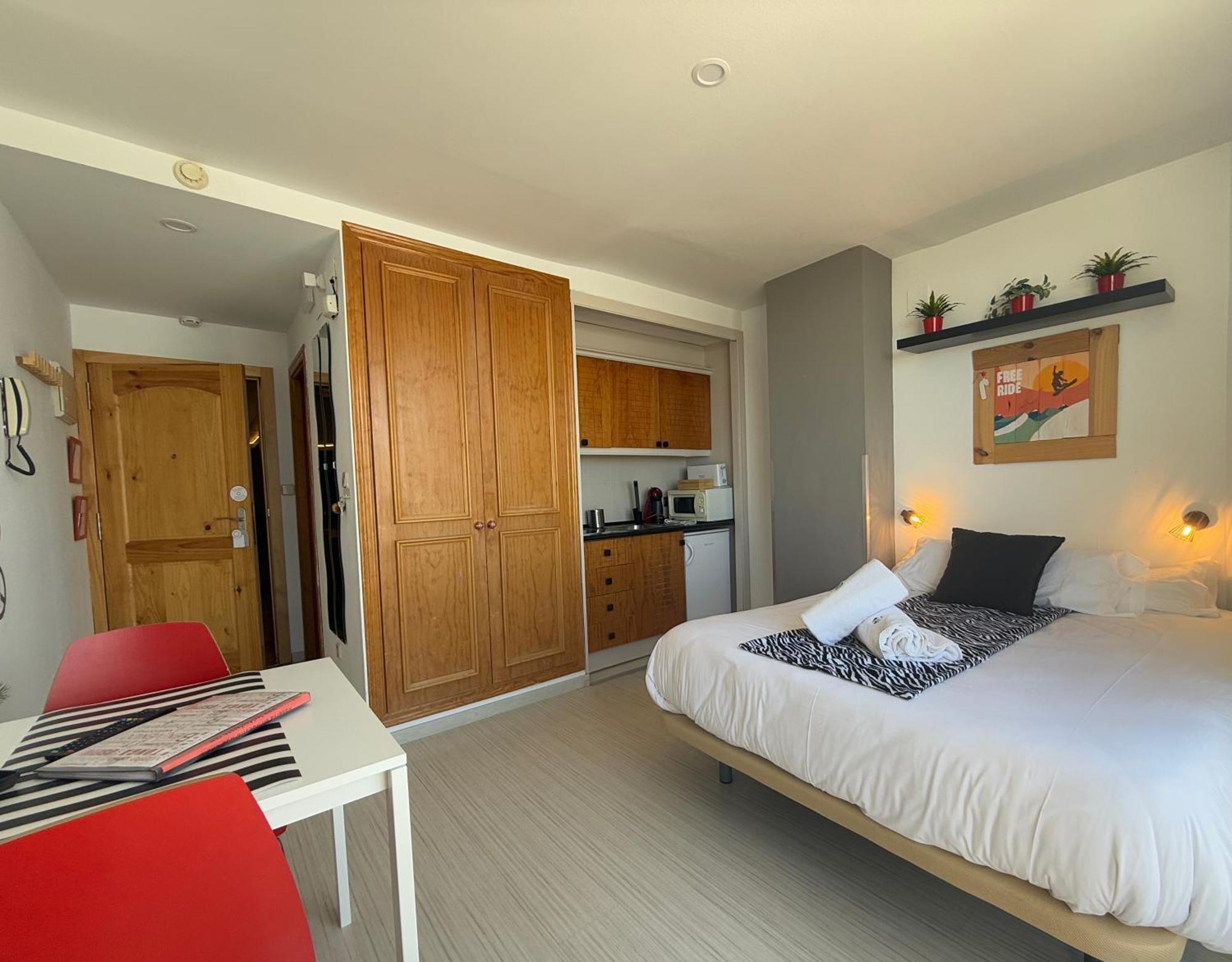 Inside Plaza Sierra Nevada Apartment Room photo
